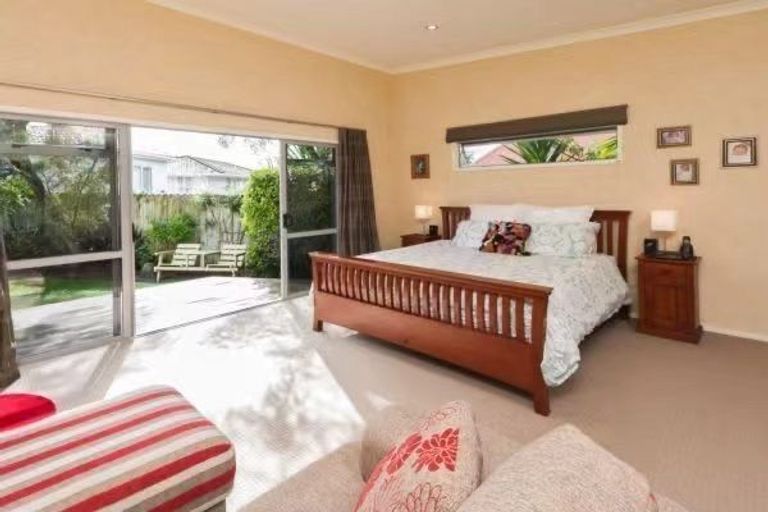 Photo of property in 10 Chesley Place, Half Moon Bay, Auckland, 2012