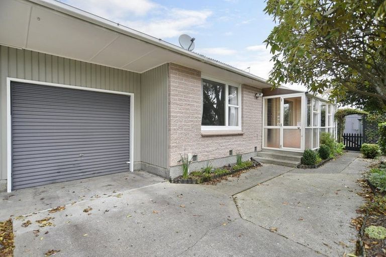 Photo of property in 2/38 Dee Street, St Albans, Christchurch, 8014