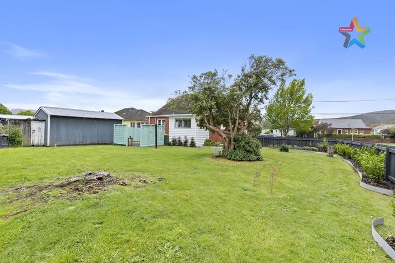 Photo of property in 114 Waddington Drive, Naenae, Lower Hutt, 5011
