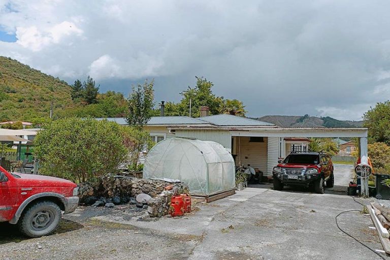 Photo of property in 4 Dunn Street, Reefton, 7830