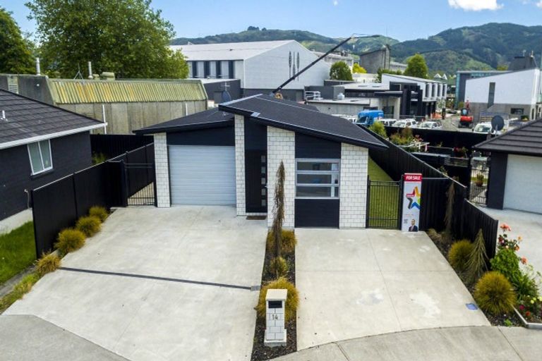 Photo of property in 14 Passchendaele Grove, Trentham, Upper Hutt, 5018