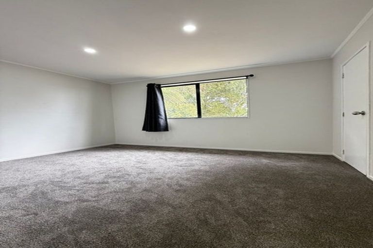 Photo of property in 1/4 Eulogy Place, Randwick Park, Auckland, 2105