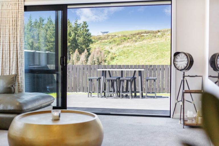 Photo of property in 3 Foremast Place, Whitby, Porirua, 5024