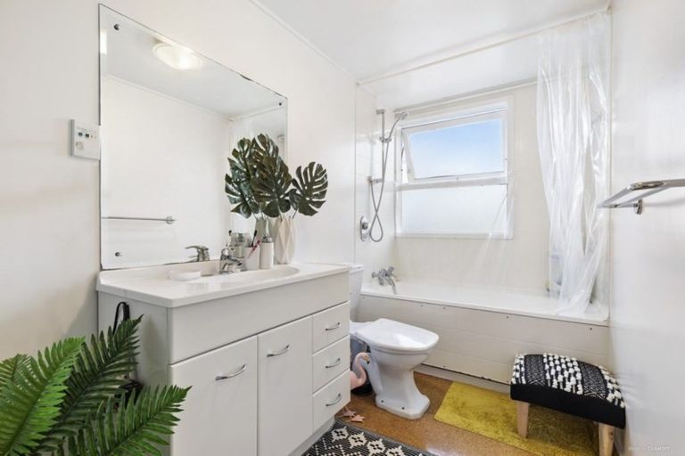 Photo of property in 6/24 Patanga Crescent, Thorndon, Wellington, 6011