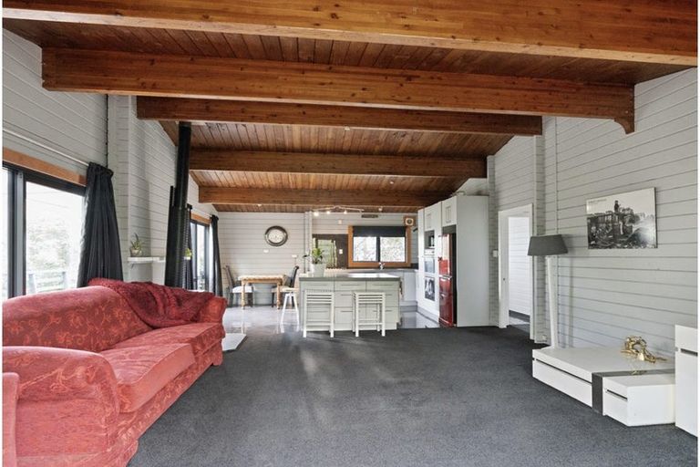 Photo of property in 12 Woodend Road, Woodend, 7610