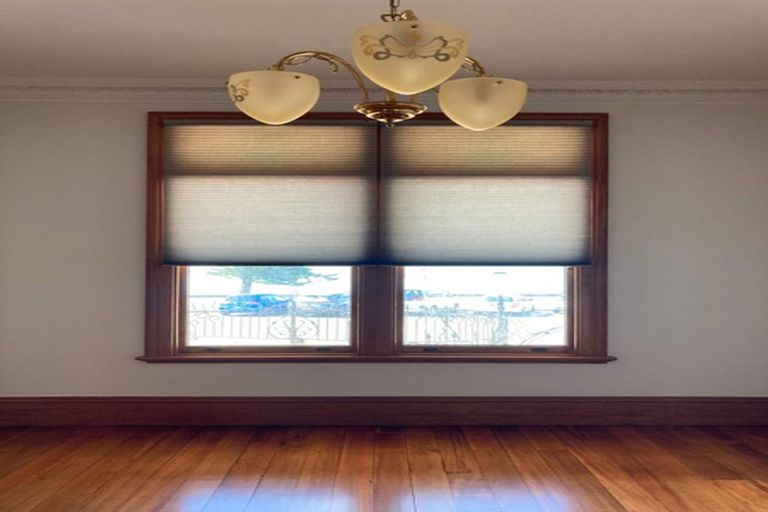 Photo of property in 186 Oriental Parade, Oriental Bay, Wellington, 6011