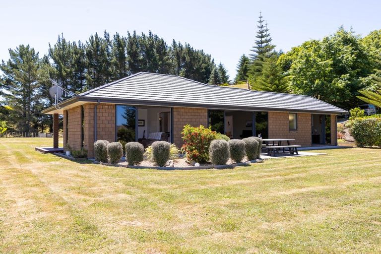 Photo of property in 690 Swamp Road, Puketapu, Napier, 4183