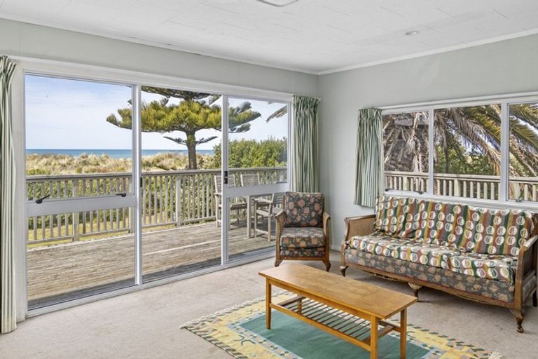 Photo of property in 15 Blue Pacific Parade, Riversdale Beach, Masterton, 5872