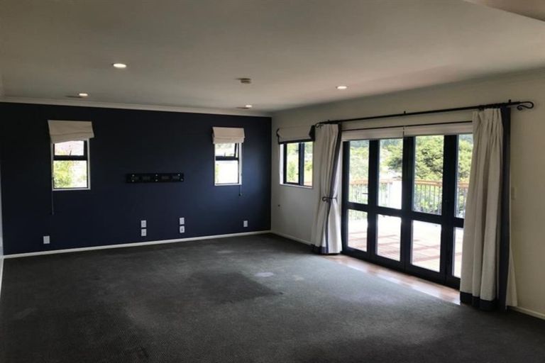 Photo of property in 10 Chamari Close, Titirangi, Auckland, 0604