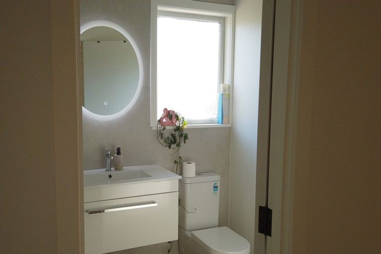 Photo of property in 12 Kambalda Street, Mangere Bridge, Auckland, 2022