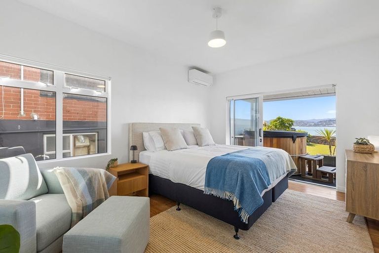 Photo of property in 277 Queens Drive, Lyall Bay, Wellington, 6022