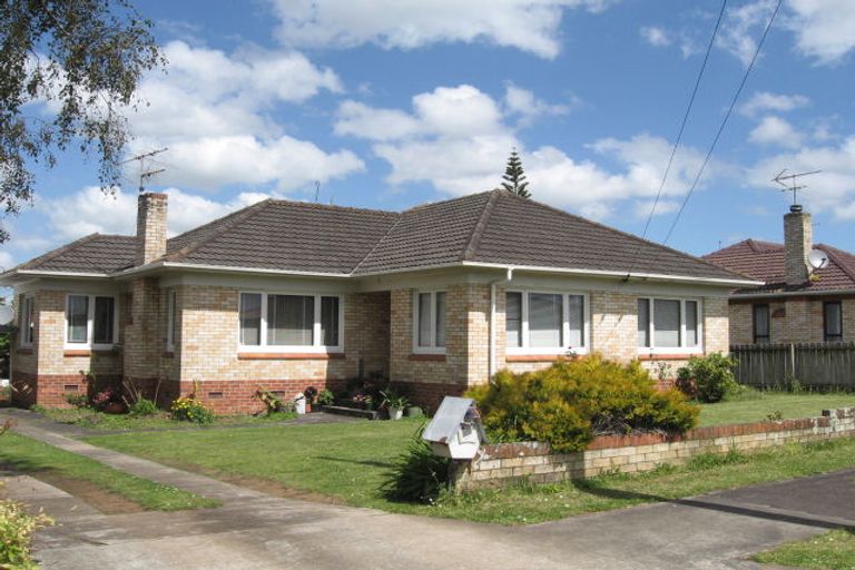 Photo of property in 15 Alexander Avenue, Papatoetoe, Auckland, 2025
