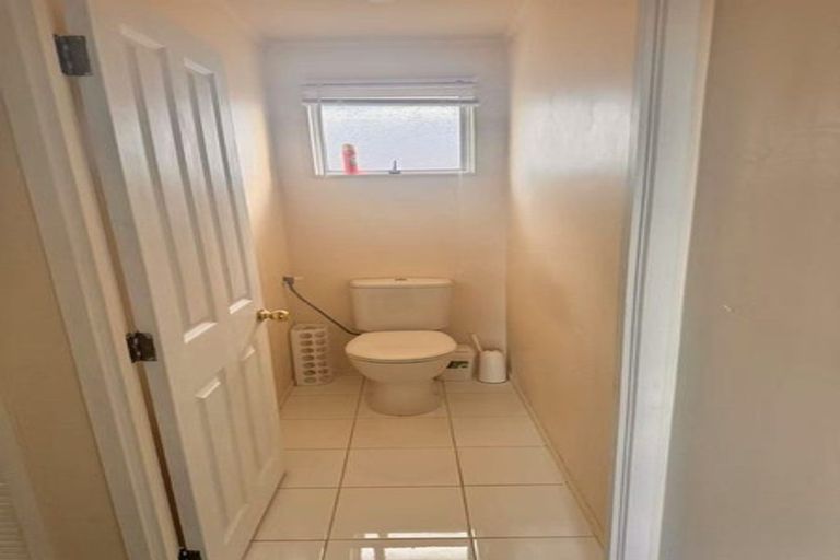 Photo of property in 5 Tesla Place, Totara Vale, Auckland, 0629