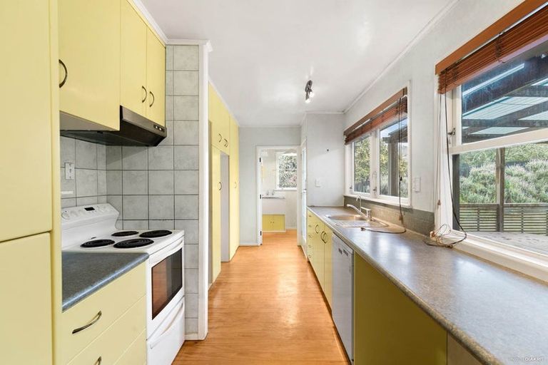 Photo of property in 8 Normanton Street, Glenfield, Auckland, 0629