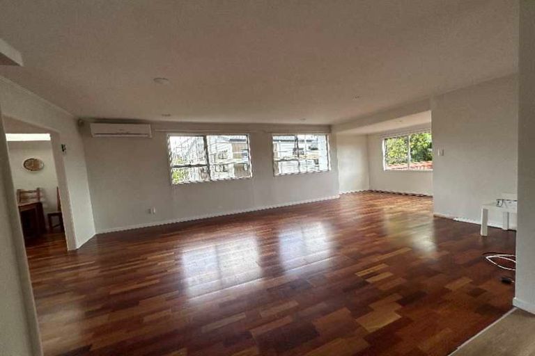 Photo of property in 10 Aralia Road, Sunnynook, Auckland, 0620