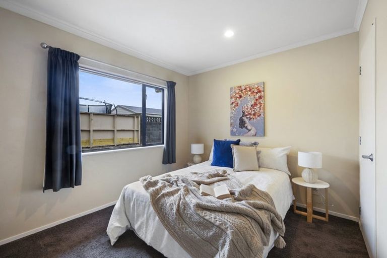 Photo of property in 15a Marchant Place, Westown, New Plymouth, 4310