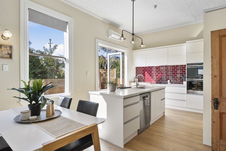 Photo of property in 24 Cranston Street, Andersons Bay, Dunedin, 9013