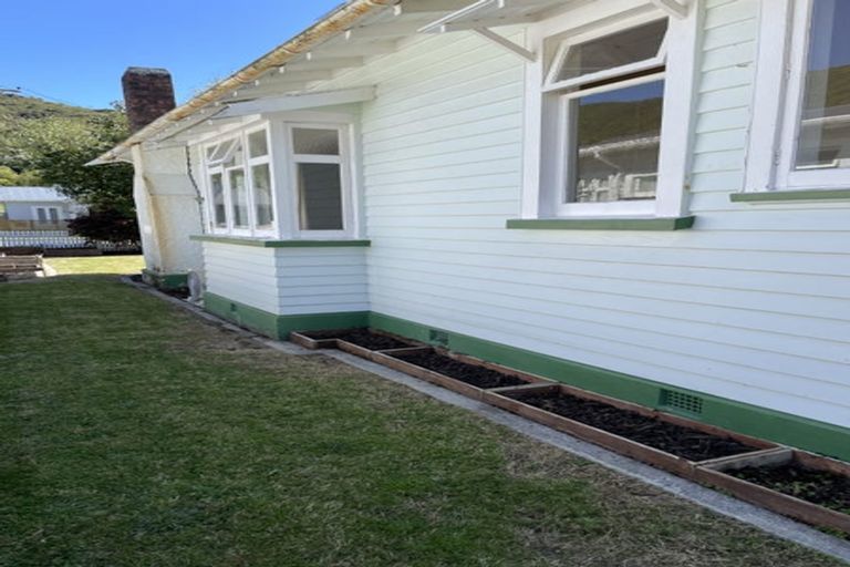 Photo of property in 41 Norton Park Avenue, Fairfield, Lower Hutt, 5011