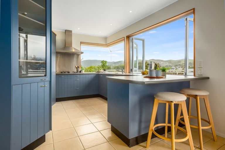 Photo of property in 15 Tainui Terrace, Tawa, Wellington, 5028