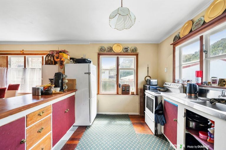 Photo of property in 70 Happy Valley Road, Owhiro Bay, Wellington, 6023