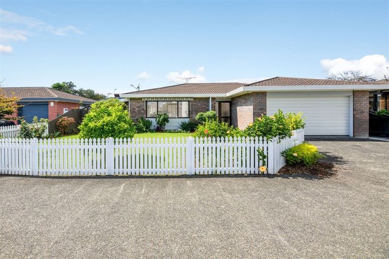 Photo of property in 4/39 Swanson Road, Henderson, Auckland, 0610