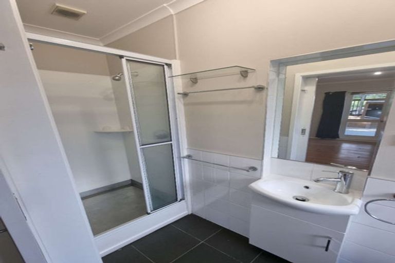 Photo of property in 4 King Richard Place, Browns Bay, Auckland, 0630