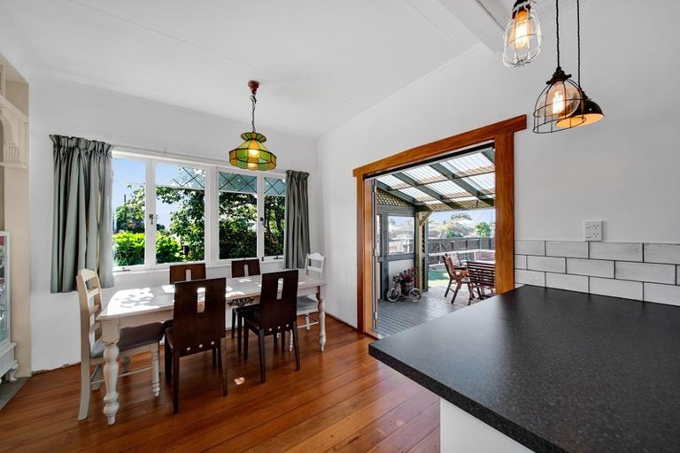 Photo of property in 14 Douglas Street, Hawera, 4610