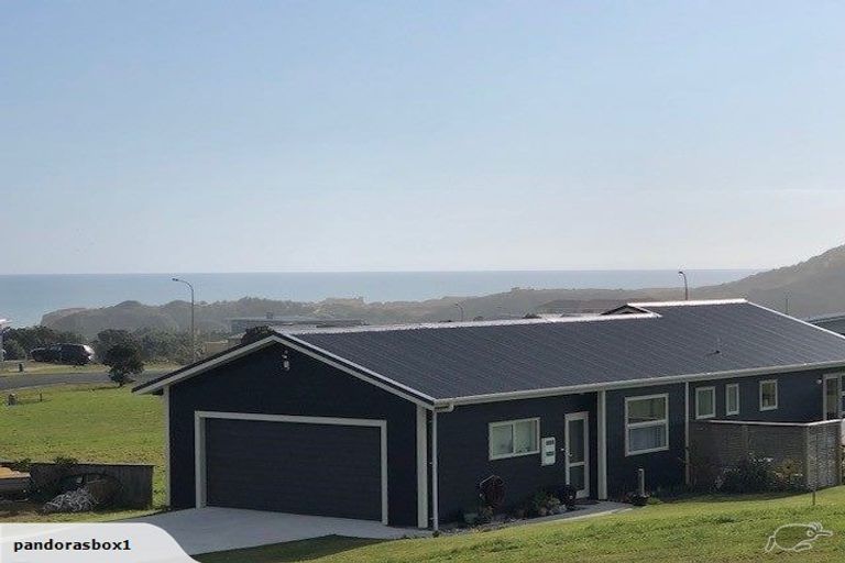 Photo of property in 6 Tua Tua Place, Baylys Beach, Dargaville, 0377