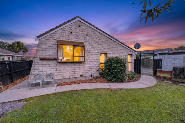 Photo of property in 2/44 Chipping Lane, Redwood, Christchurch, 8051