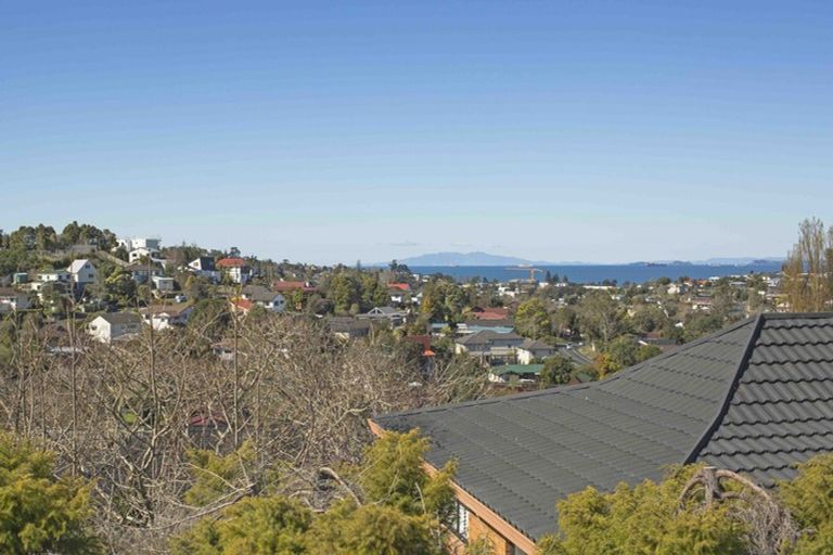 Photo of property in 18 Valdese Rise, Browns Bay, Auckland, 0630