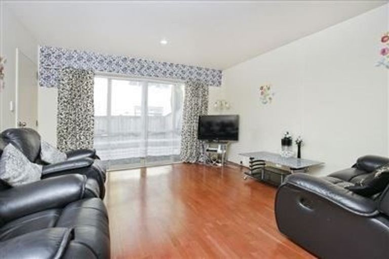 Photo of property in Emery Gardens, 5/4 Ambrico Place, New Lynn, Auckland, 0600