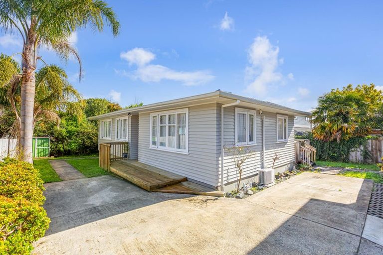 Photo of property in 49a Matipo Road, Te Atatu Peninsula, Auckland, 0610