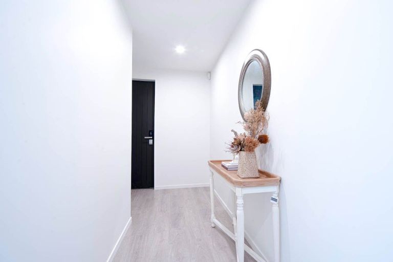 Photo of property in 27 Korokio Lane, Henderson, Auckland, 0612