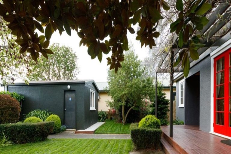 Photo of property in 21 Phoenix Avenue, Hokowhitu, Palmerston North, 4410