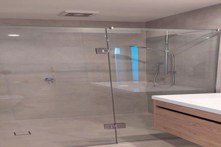 Photo of property in 1b Taupiko Place, Green Bay, Auckland, 0604