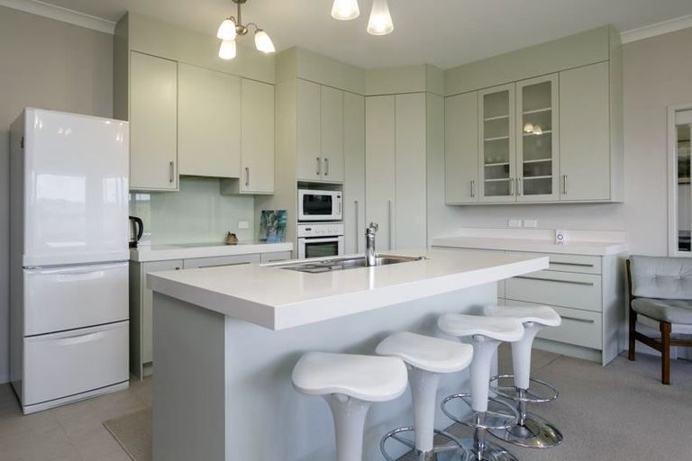 Photo of property in 30 Pukenamu Road, Rainbow Point, Taupo, 3330