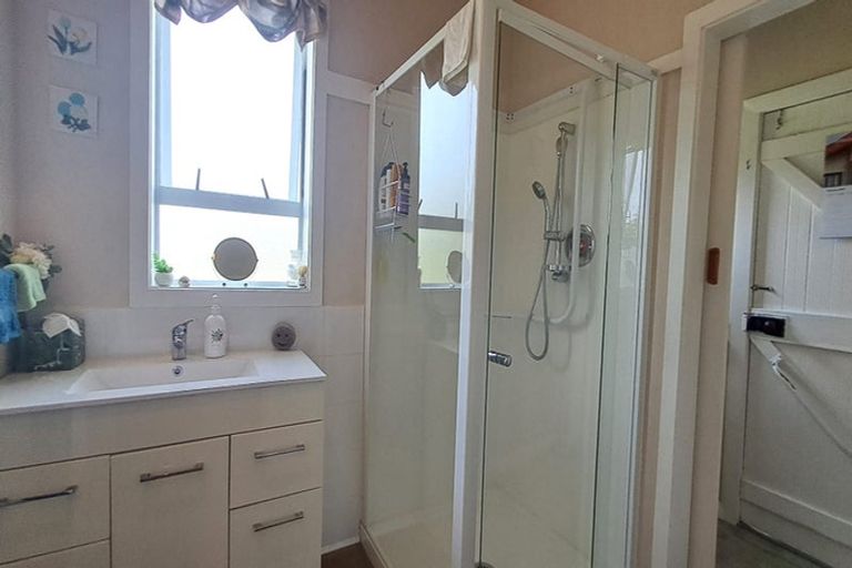 Photo of property in 162 Queen Street, Westport, 7825