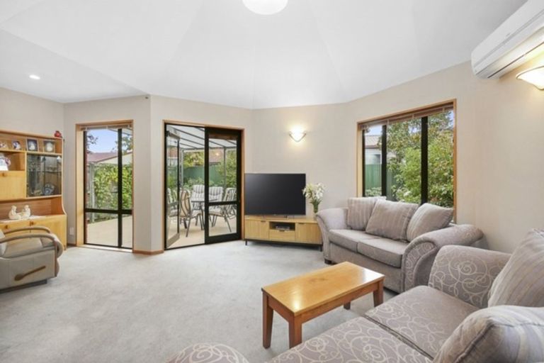 Photo of property in 2/113 Avonhead Road, Avonhead, Christchurch, 8042