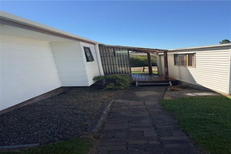 Photo of property in 17 Ngatira Place, Snells Beach, 0920