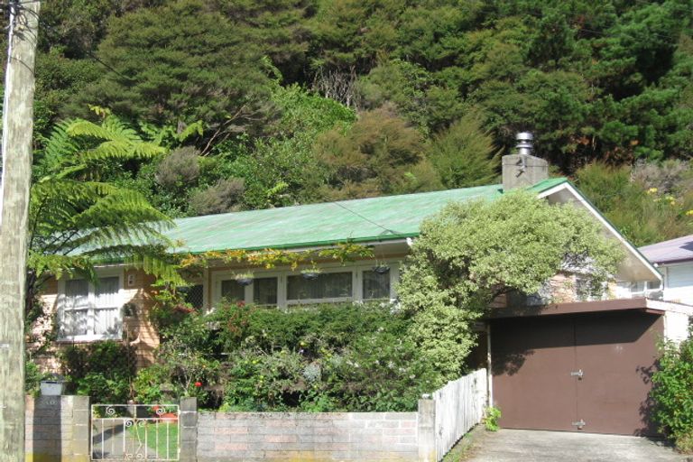 Photo of property in 10 Shackleton Grove, Stokes Valley, Lower Hutt, 5019