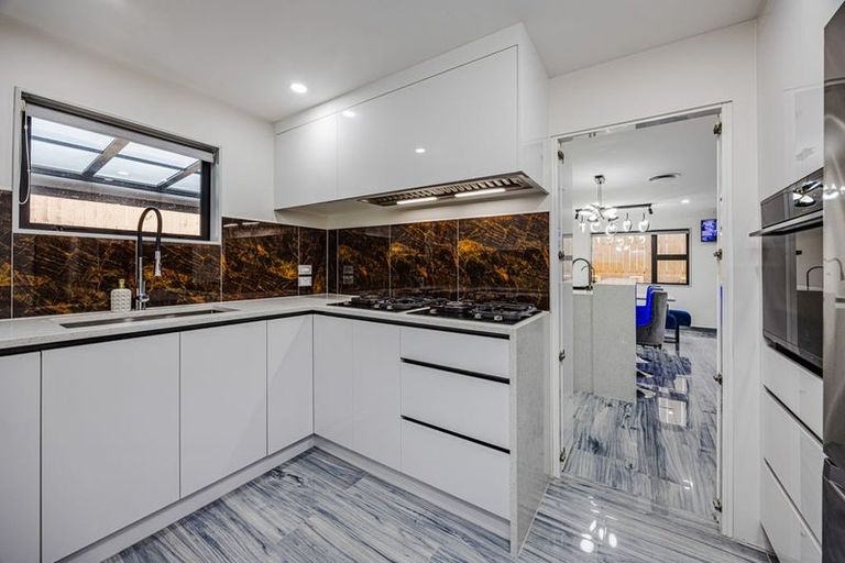 Photo of property in 29a Plumley Crescent, Mangere, Auckland, 2022