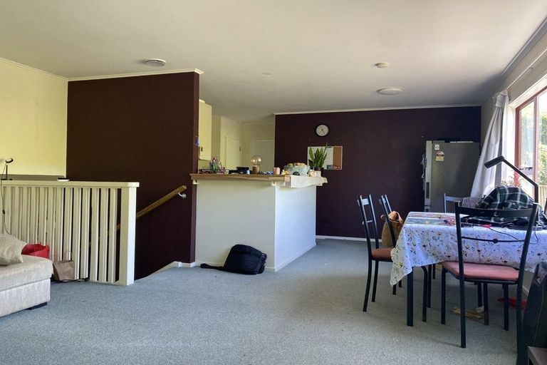 Photo of property in 186 Newlands Road, Newlands, Wellington, 6037