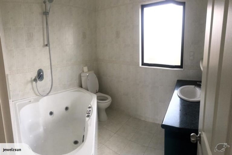 Photo of property in 2/49 College Road, Northcote, Auckland, 0627