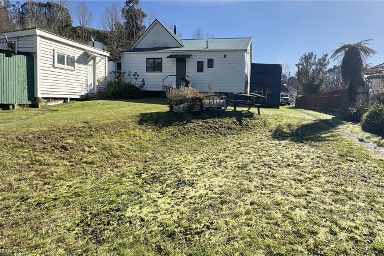 Photo of property in 3 Waitipapa Road, Hunterville, 4730