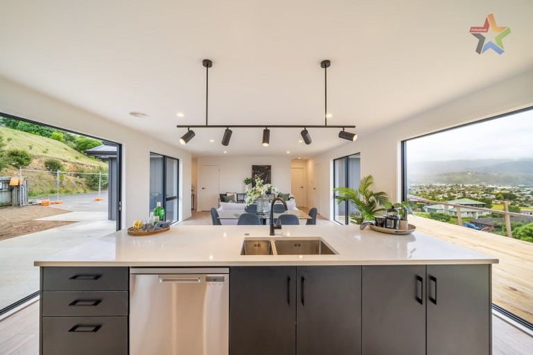 Photo of property in 9 Swain Grove, Riverstone Terraces, Upper Hutt, 5018