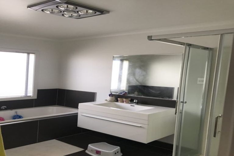 Photo of property in 17 Piwakawaka Court, Rototuna North, Hamilton, 3210