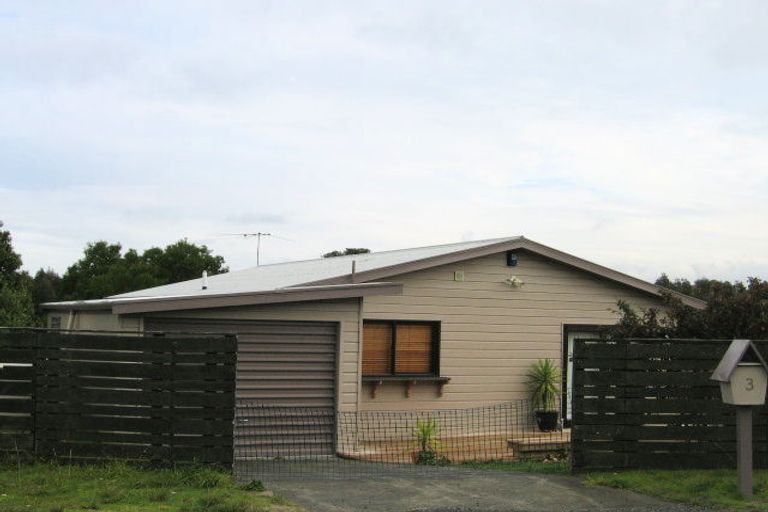 Photo of property in 3 Pioneer Crescent, Omaha, 0986