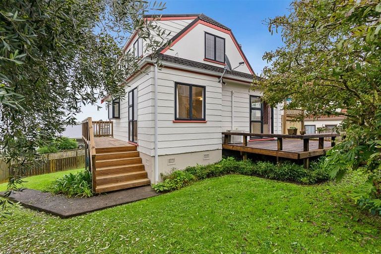 Photo of property in 1/13 Remus Place, Totara Vale, Auckland, 0629