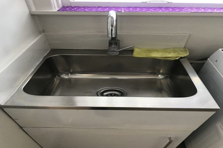 Photo of property in 11a Bamboo Grove, Kelston, Auckland, 0602