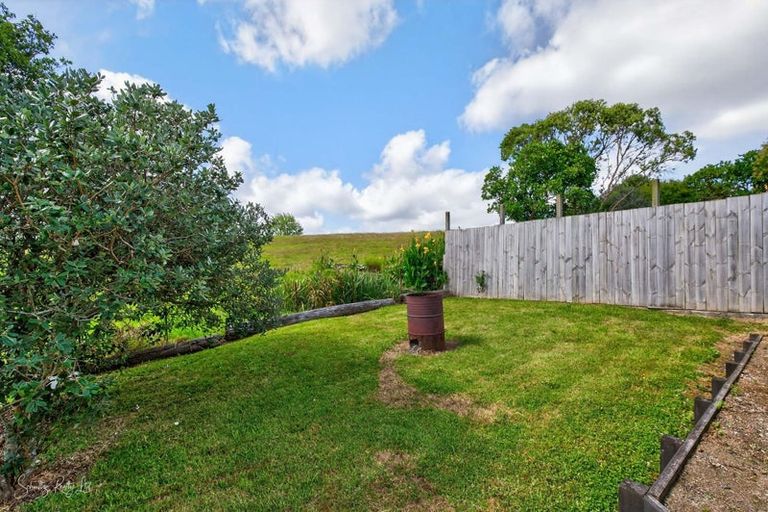 Photo of property in 20 View Street, Maungaturoto, 0520